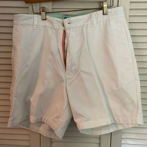 Men’s Southern Marsh white shorts.